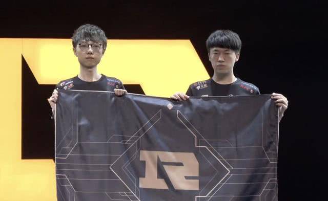 曼晚：多纳鲁马对加盟曼联持开放态度，但不会采取永久转会