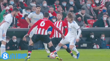 火箭两笔引援彻底失败了！卡佩拉顶不住内线，DFS攻守毫无效果！