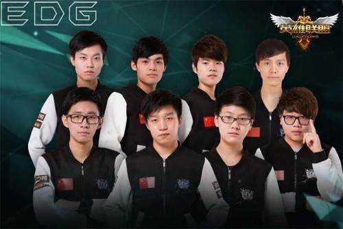 布尼达为何没首发？阿贾克斯主帅：他训练迟到了