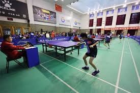 国足首训教练组亲自示范 邵佳一强调团队追求与梦想