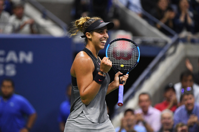 更强调了足 更强调了足