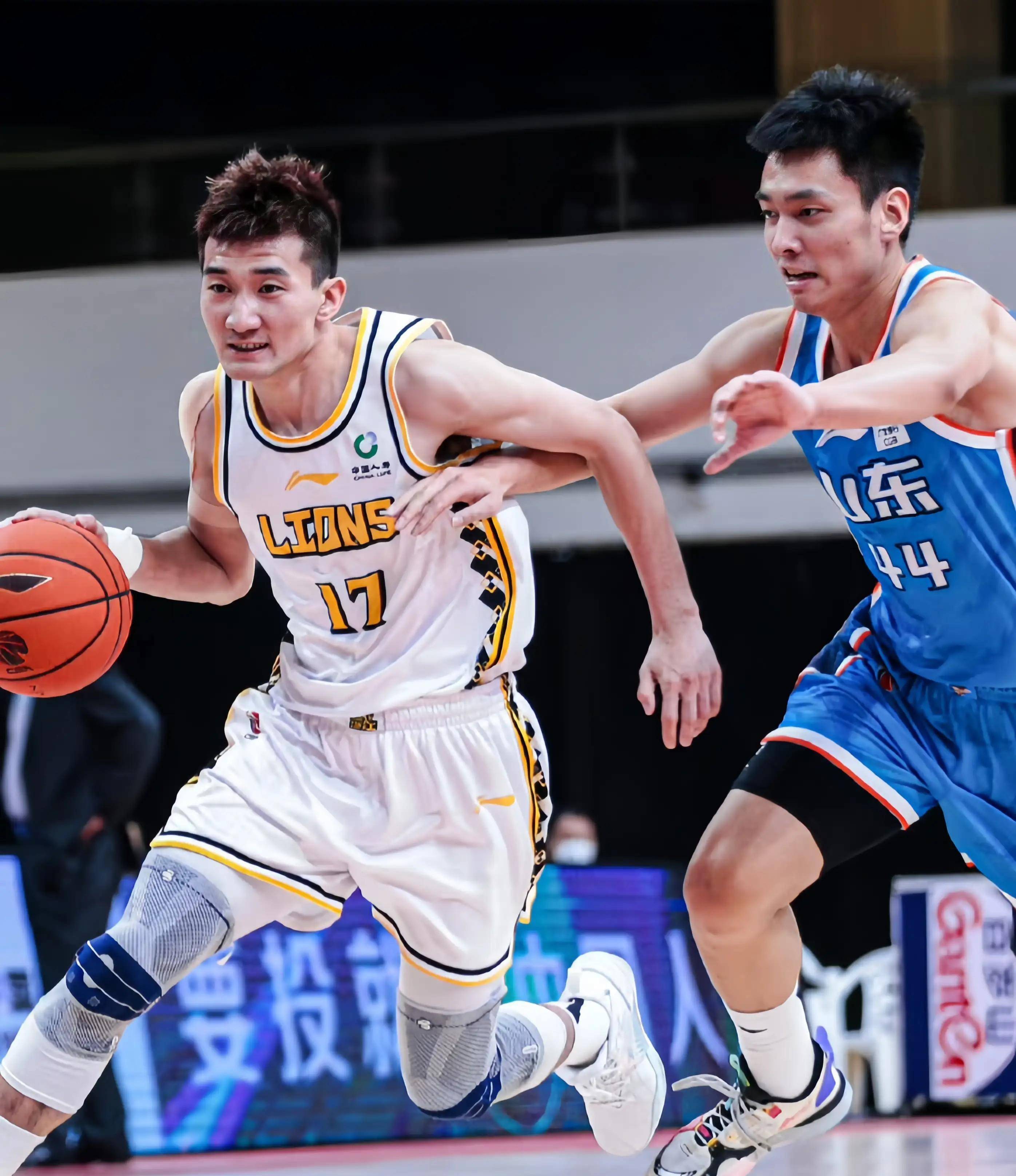 在冰雪覆盖 在冰雪覆盖